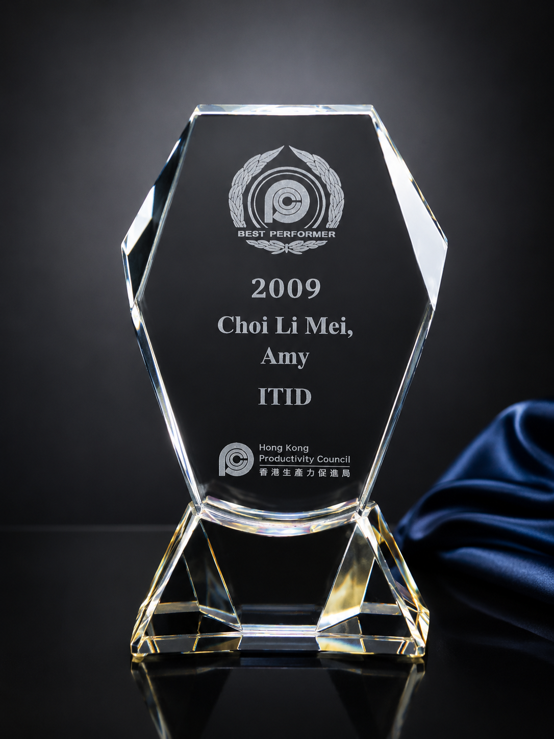 Low cost crystal glass award plaques delivered to Abuja FCT within days
