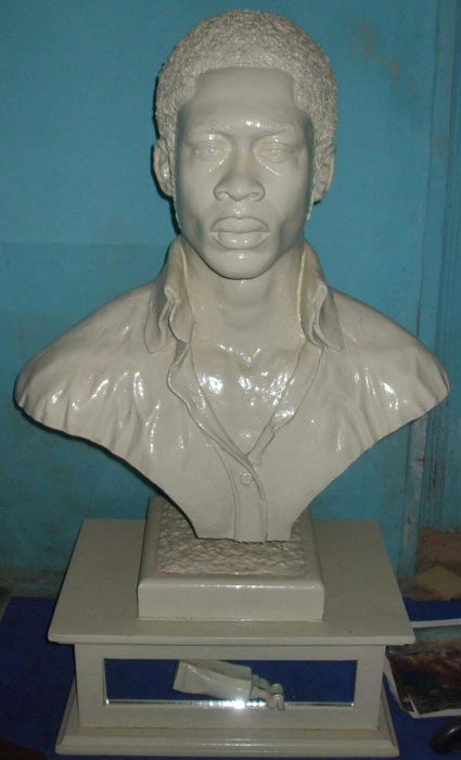Professional Bird Sculpture crafted from clay and fiberglass by Chembx, Lagos, Nigeria. Decorative bird statues, eagle sculptures, dove sculptures and custom bird artwork delivered to every city in Nigeria.