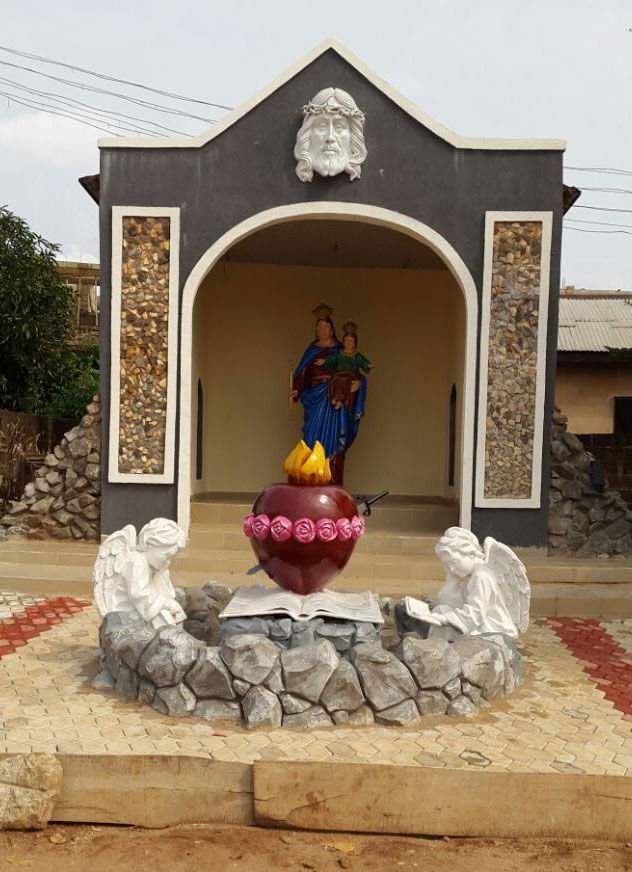 Professional Lion Head Clay Sculpture Molding and Fiberglass Casting by Chembx in Lagos, Nigeria. Custom wildlife sculpture for hotels, homes, gardens, museums, and commercial projects.